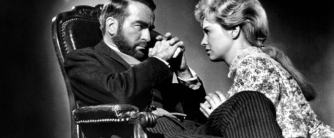 Montgomery Clift et Susannah York dans Freud