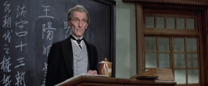 Peter Cushing dans The Legend Of The Seven Golden Vampires