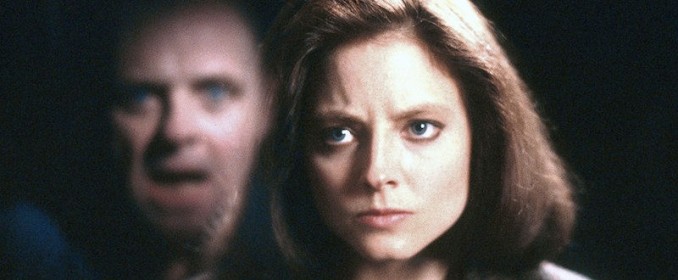 Hannibal (Anthony Hopkins) reluque Clarice Sterling (Jodie Foster)