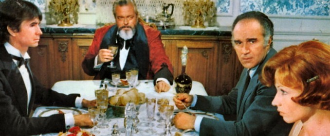 Anthony Perkins, Orson Welles, Michel Piccoli et Marlène Jobert dans La Décade Prodigieuse