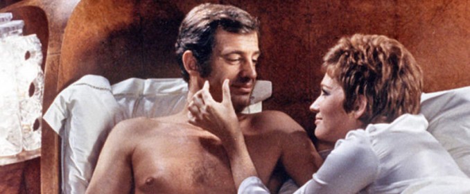 Jean-Paul Belmondo et Carla Gravina dans L'Héritier