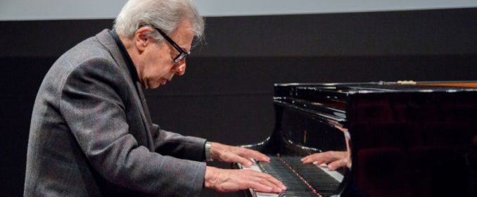 Lalo Schifrin au piano en 2016 à la Cinémathèque Française