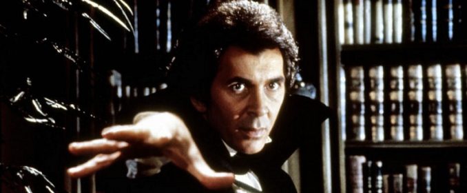 Frank Langella dans Dracula