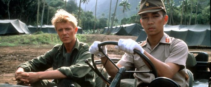 David Bowie et Ryuichi Sakamoto dans Merry Christmas, Mr. Lawrence