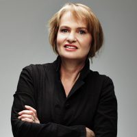 Anne Dudley reçoit le prix France Musique – SACEM 2017 La compositrice britannique devance les treize autres concurrents de cette onzième édition
