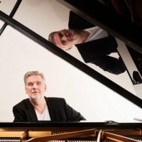 Lalo Schifrin by JMB : ça va jazzer au Pan Piper en mars ! Le pianiste revient pour une nouvelle prestation exceptionnelle autour de l'oeuvre du compositeur argentin