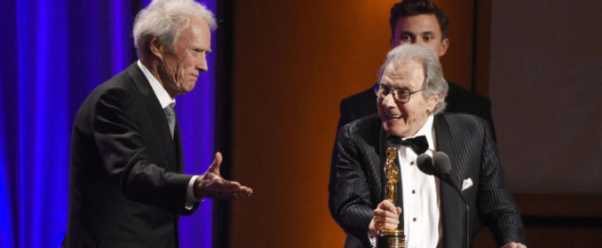 Lalo Schifrin en 2018, recevant un Oscar d'honneur des mains de Clint Eastwood